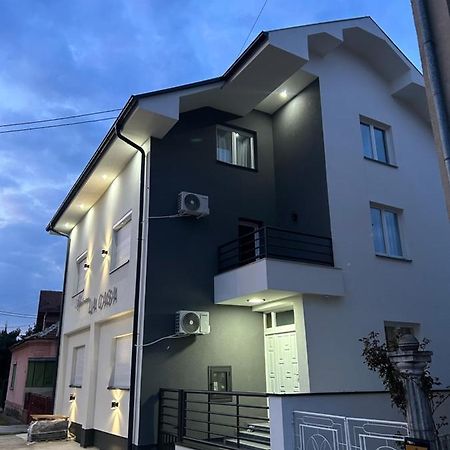 La Casa Apartments Jagodina Bagian luar foto
