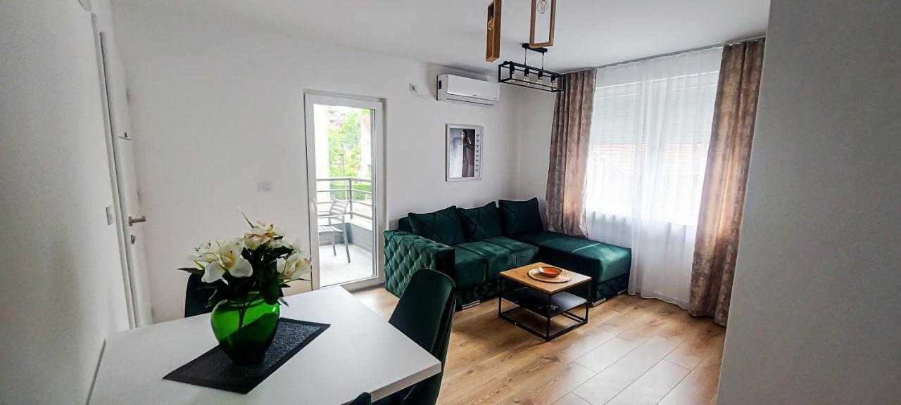 La Casa Apartments Jagodina Bagian luar foto